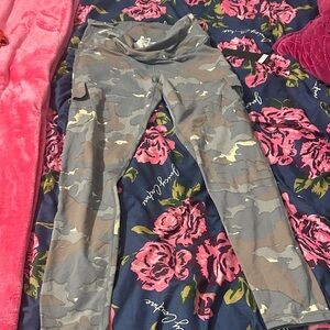 Mono B Floral Camouflage Leggings